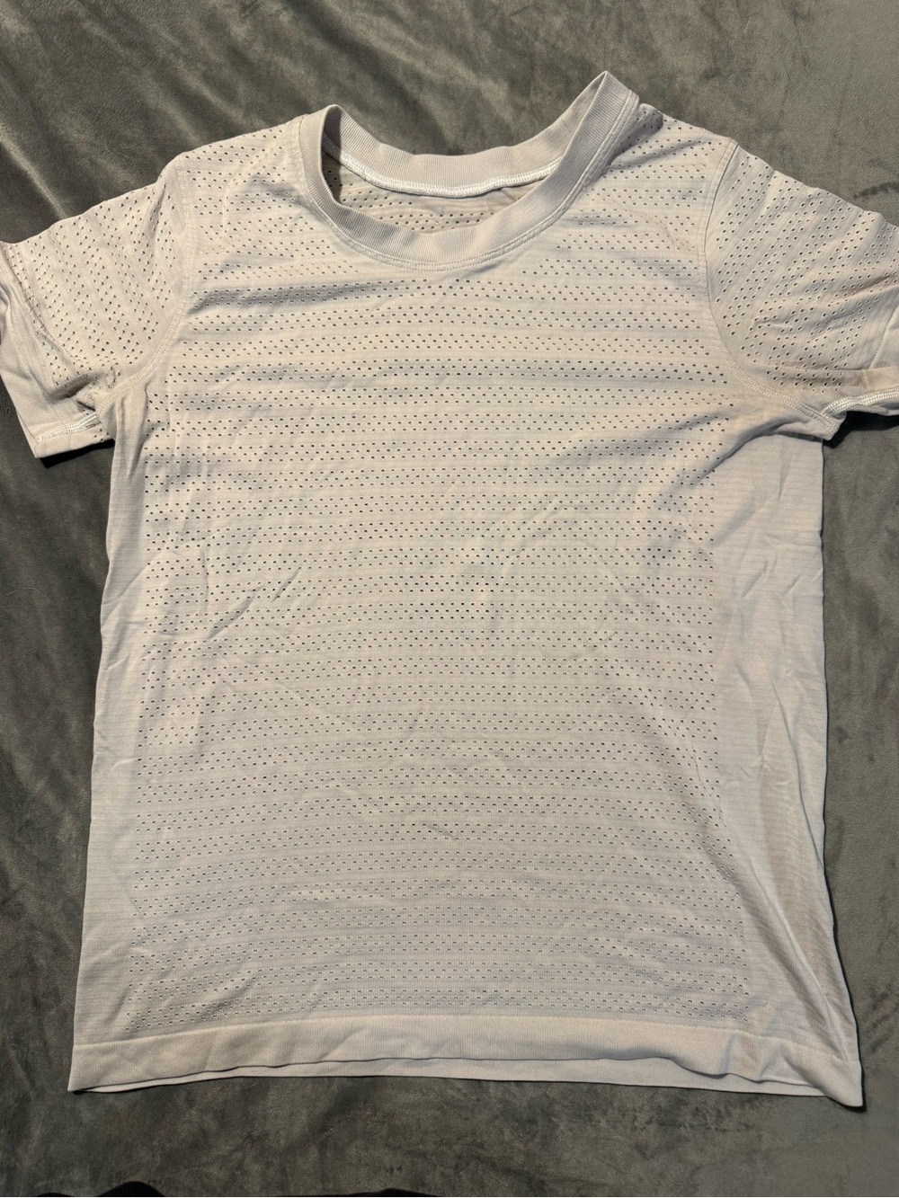 Lululemon Light Gray Perforated Short Sleeve Top – Size 6
